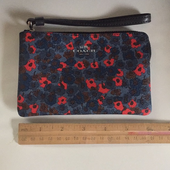 Coach wristlet - Picture 6 of 8